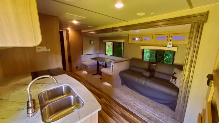 Coachmen Freedom Express 2020
