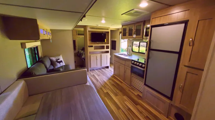 Coachmen Freedom Express 2020