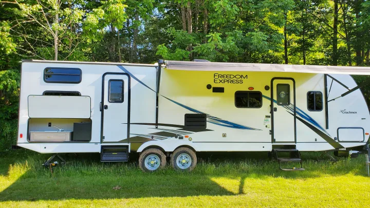 Coachmen Freedom Express 2020