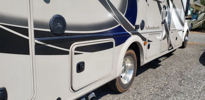 Thor Motor Coach Four Winds 2016
