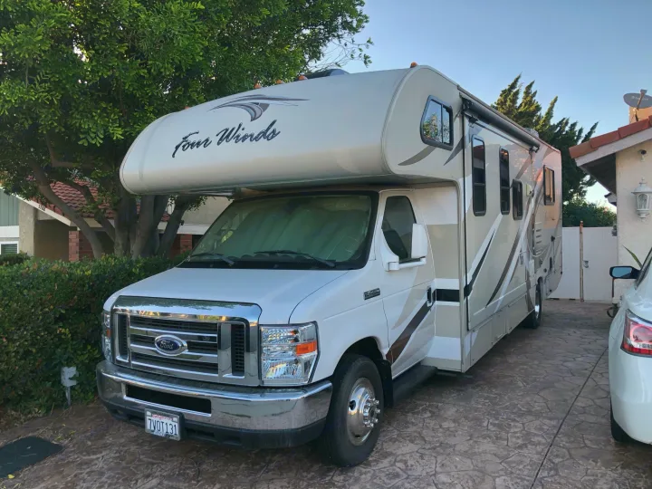 Thor Motor Coach Four Winds 2017