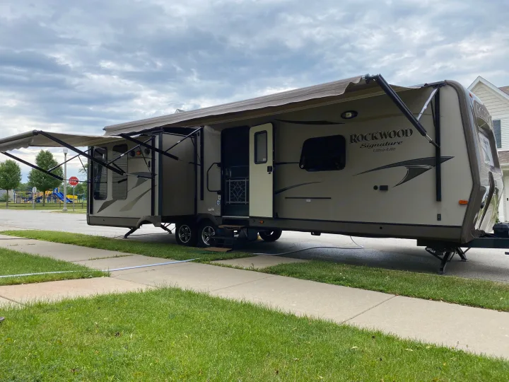 Forest River Rockwood Signature Ultra Lite 2015