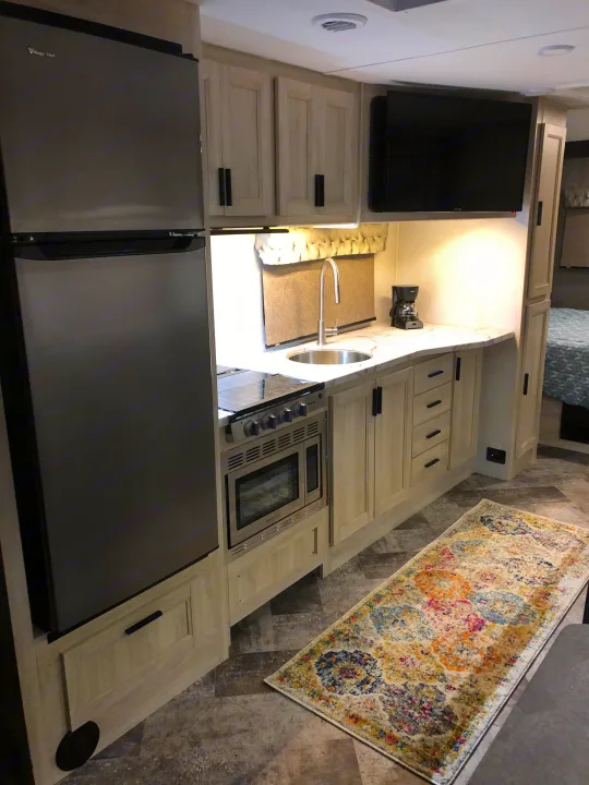 Kitchen. Forest River Sunseeker 2020