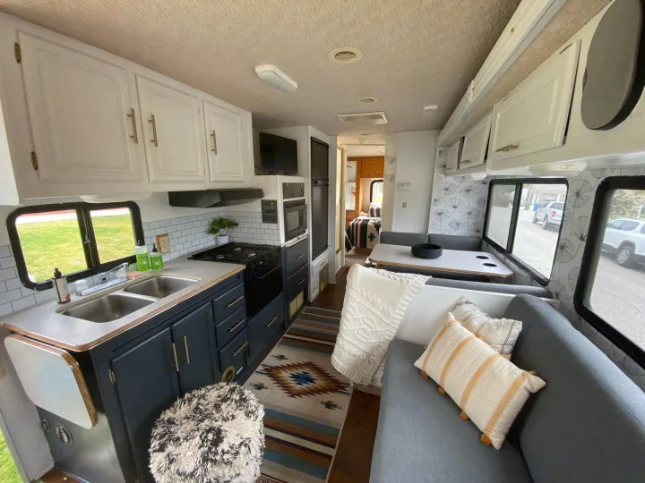 Overview. Winnebago Chalet 2003