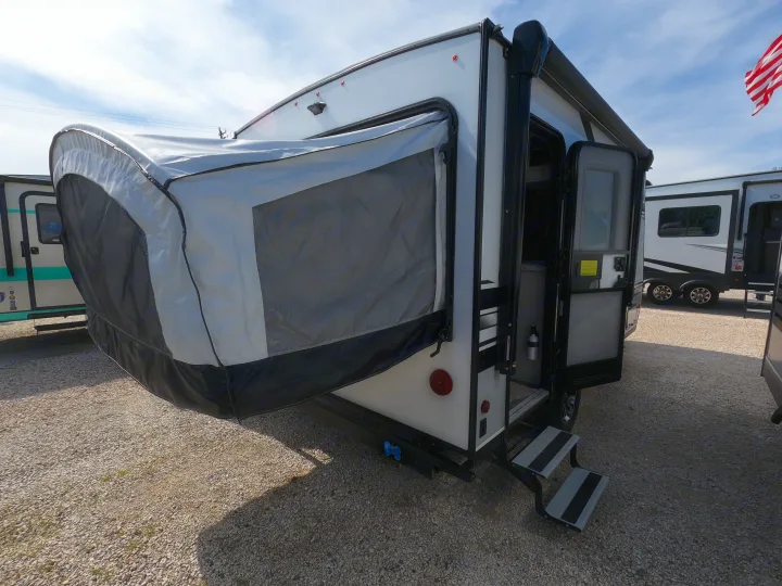 Travel Trailer Hybrid. Jayco Jay Feather X19H 2021