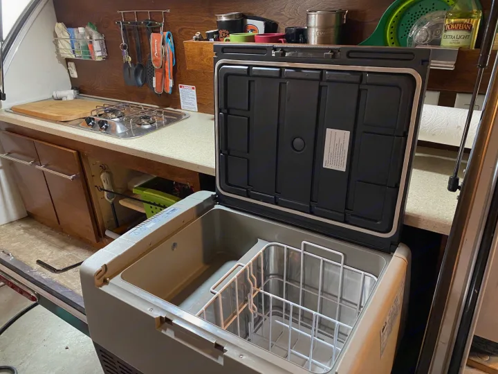 The cooler runs on the battery. It's not huge but it does the trick!. T@B Other 2018