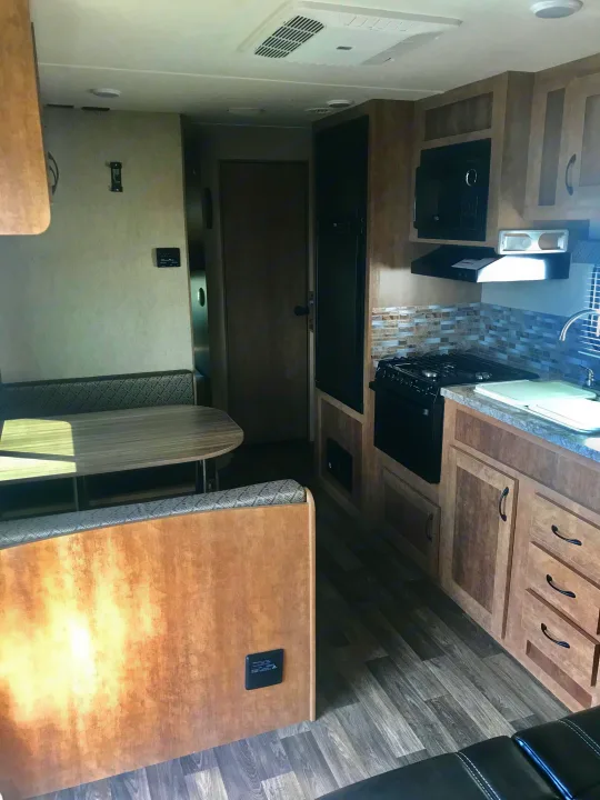 Well-appointed RV rental interior with a cozy dinette, modern kitchen, and appliances. Ideal for travel!. Starcraft Ar-One 2017