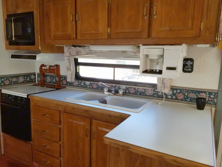 very spacious kitchen. Forest River Cardinal 2000