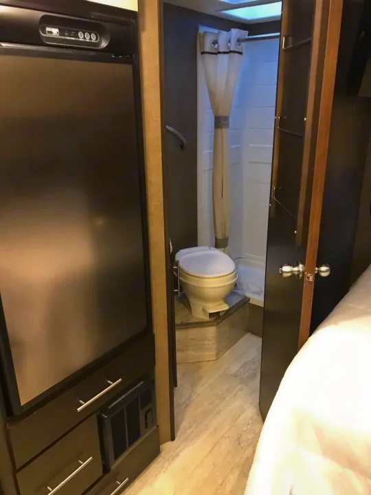 Bathroom. Thor Motor Coach Other 2018
