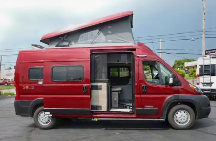 POP TOP- room for 4 to sleep. Winnebago Other 2021
