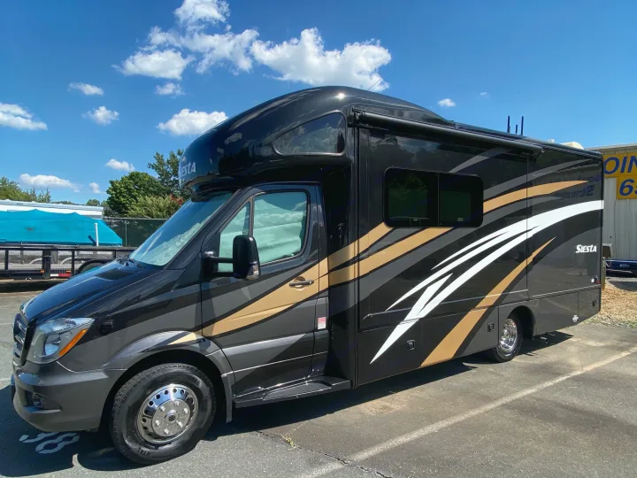 Drivers Side Exterior. ThorMotorCoach Siesta 2018