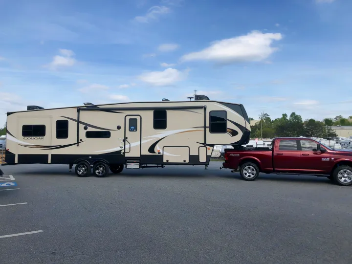 36' Fifth wheel. Keystone Cougar 2018