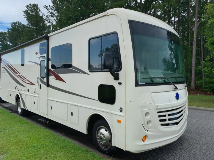 36' Gas powered Motorhome. Holiday Rambler Admiral 2019