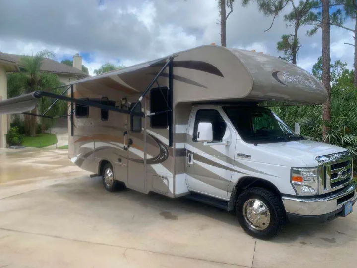 Thor Motor Coach Siesta 2014