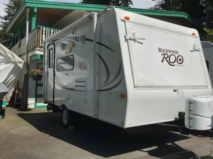 Rockwood Roo travel trailer RV rental, parked outdoors. Perfect for camping and exploring new places.. Rockwood Roo 2011