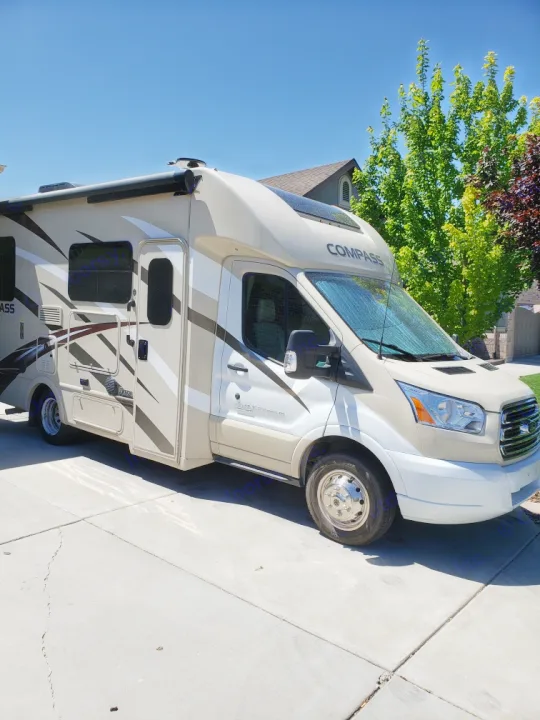 Right side view. Thor Motor Coach Other 2018