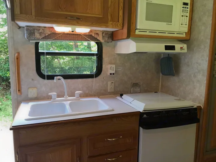 Explore this RV rental kitchen, complete with a double sink, microwave, and stove for your adventures.. Sunline Solaris/Delivery&Set-up 2002