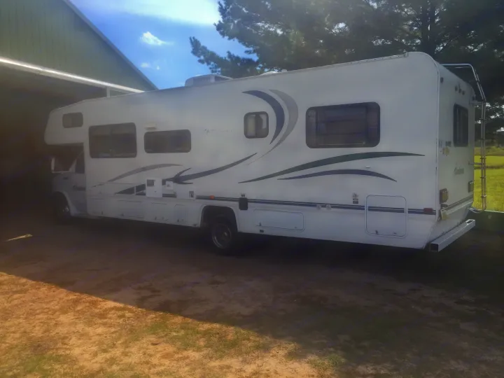 Coachmen Leprechaun 2001