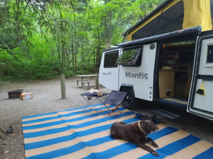 Also has awning which is not deployed in this picture.. Taxa Mantis 2020