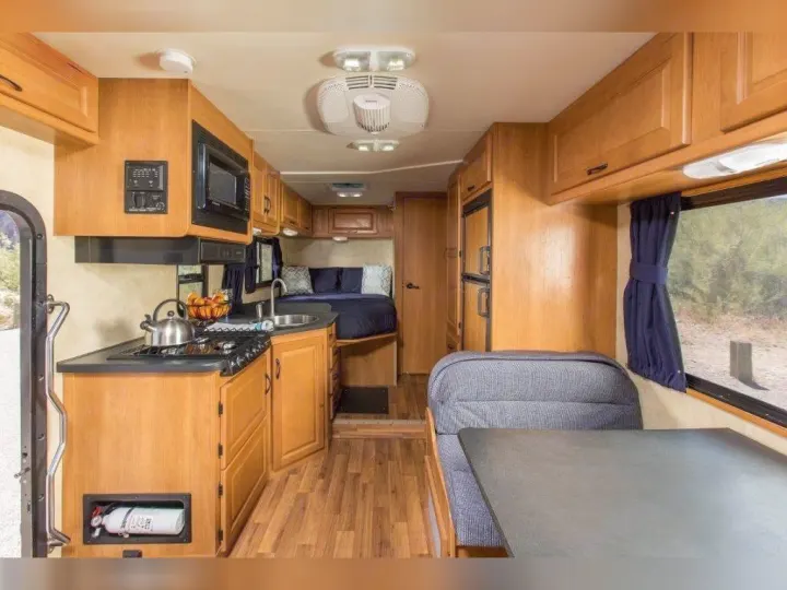 Well-equipped rv rental with kitchen, dinette, and rear bed for comfortable road trips.. Thor Motor Coach Four Winds Majestic 2014
