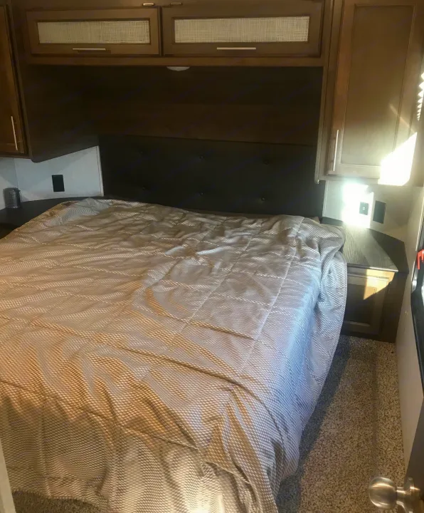 Master Bed. Keystone Cougar 2018