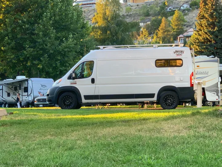 Exterior. Dodge 3500 2014