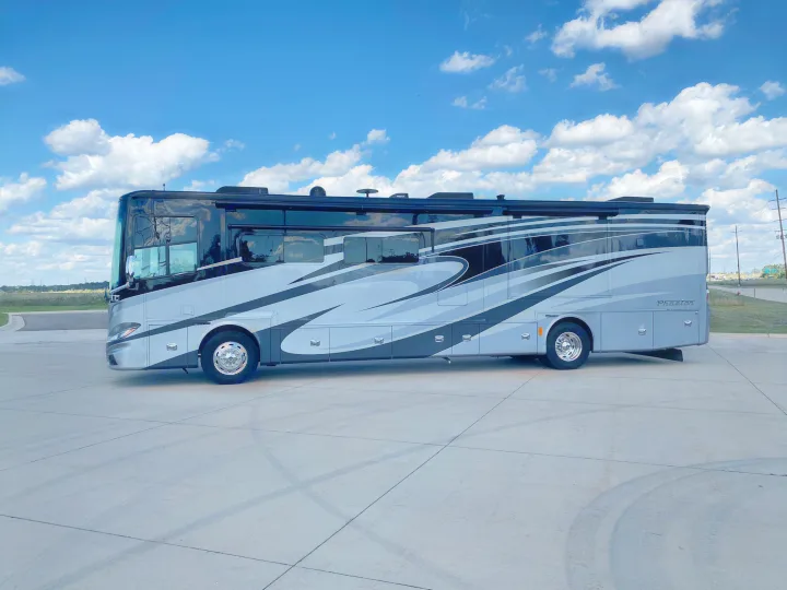 Tiffin Motorhomes Phaeton 2017