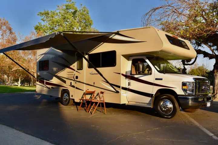 This is Lenny
Unfortunately the awning is no longer available for use. Coachmen Leprechaun 2018