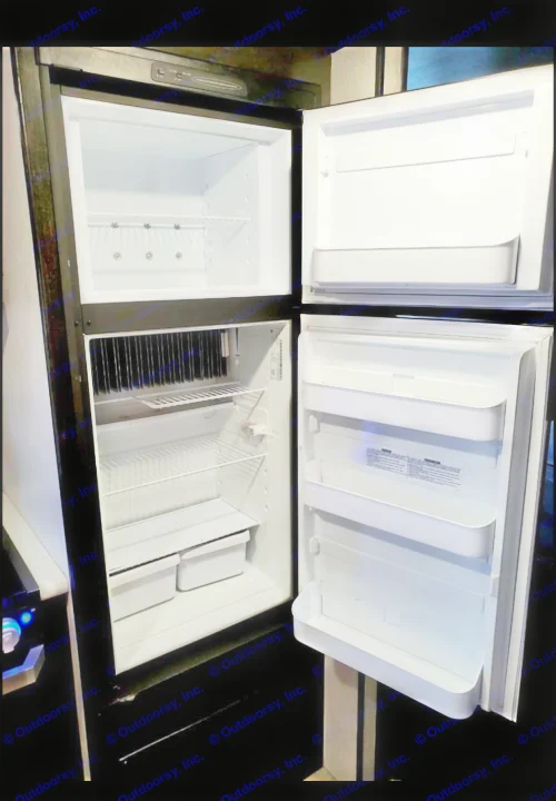 Fridge powered by propane or electric. Heartland Caliber 2019