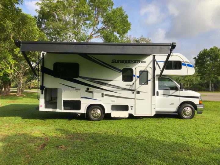 Sunseeker rv rental: White Class C motorhome with extended awning, ready for travel & camping adventures.. Forest River sunseeker LE 2350 2020