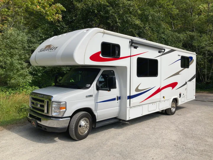 The "Pearl", 28 ft. Ford Forrest River Sunseeker 2019