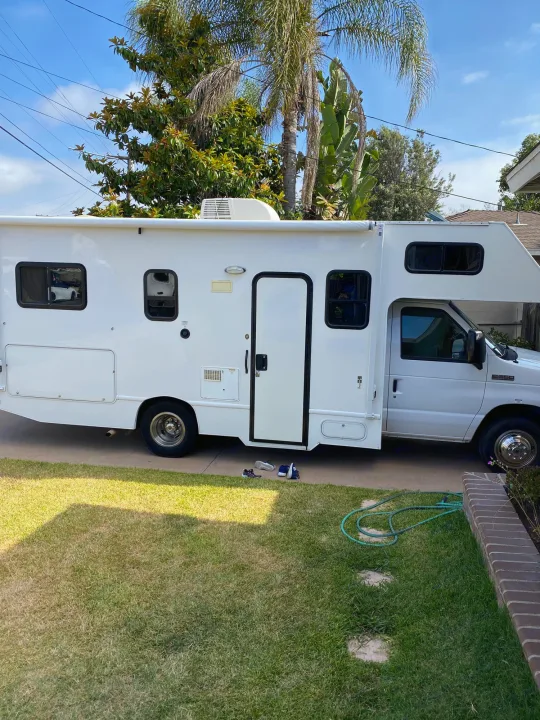 Thor Motor Coach Four Winds Majestic 2016