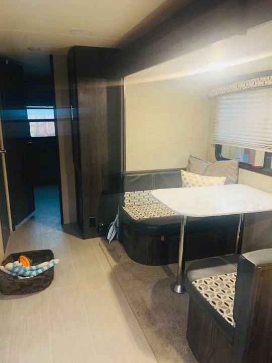 Table that turns into a bed.. Keystone Kodiak 2018