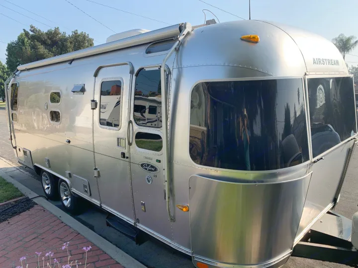 A gleaming Airstream Safari travel trailer, perfect for your next rv rental experience.. Airstream Safari 2006