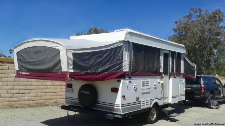 Exterior extended.. Fleetwood Highlander Niagra 2007
