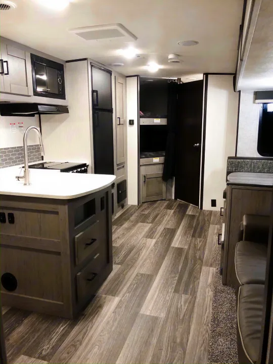 Beautiful layout for your family to enjoy!. Heartland RVs Mallard 2021