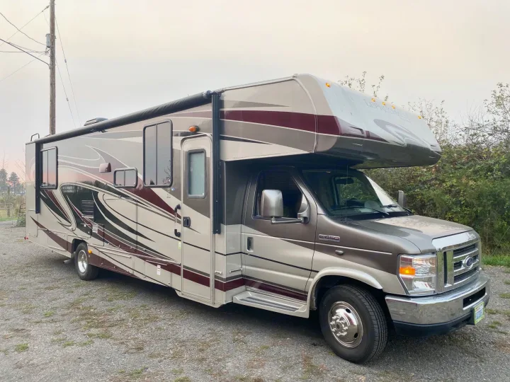 Coachmen Leprechaun 2015
