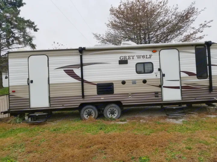 31ft trailer 2 entrances. Forest River Cherokee Grey Wolf 2015