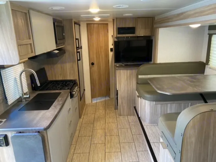 Inside View. Winnebago Micro Minnie 2021