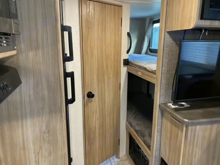 Bunk Beds. Winnebago Micro Minnie 2021