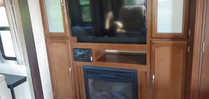 Flatscreen TV and fireplace for chilly nights . Forest River Salem Hemisphere 2016
