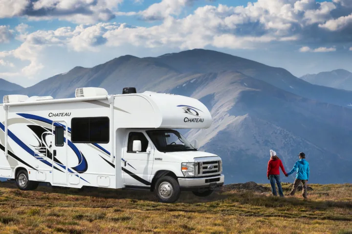 Explore on this new 2021 motor home with capacity for 10. Find more at exploreorv.com. Thor motor coach Ford E450 V8 2021