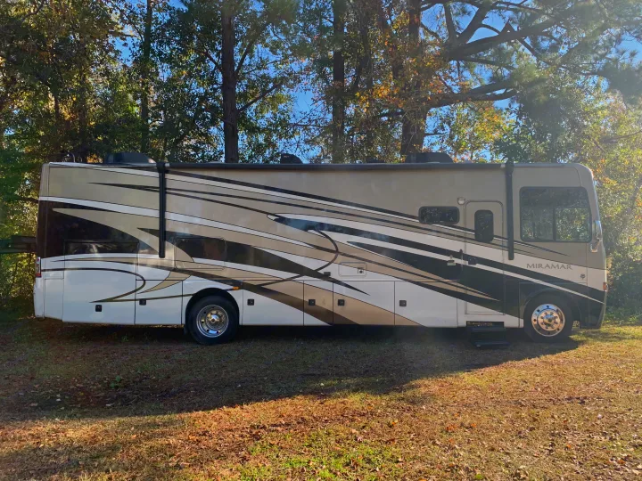 Thor Motor Coach Miramar 2014