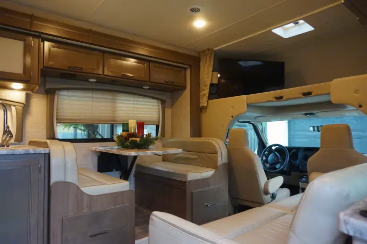 Thor motor coach Ford E450 V8 2021