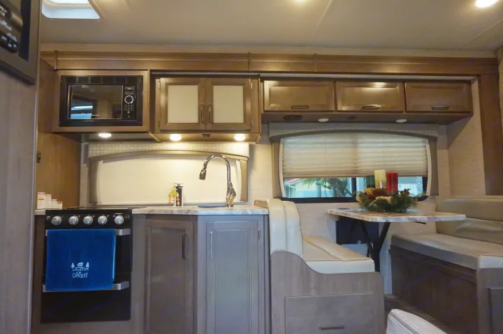 Thor motor coach Ford E450 V8 2021