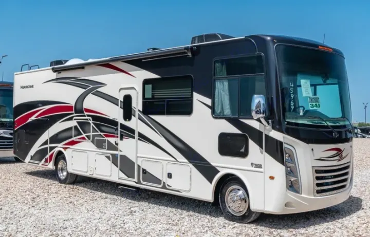 Thor Motor Coach Hurricane 2021