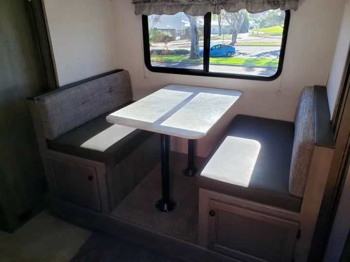 Convertible dinette bed. Coachmen Apex 2021
