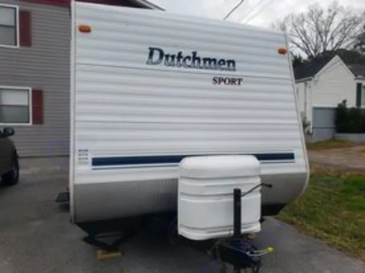Front side with dual propane tanks.  Lite weight carry.  Can easily be pulled with 1/2 ton pickup truck.. Dutchmen Sport 2004