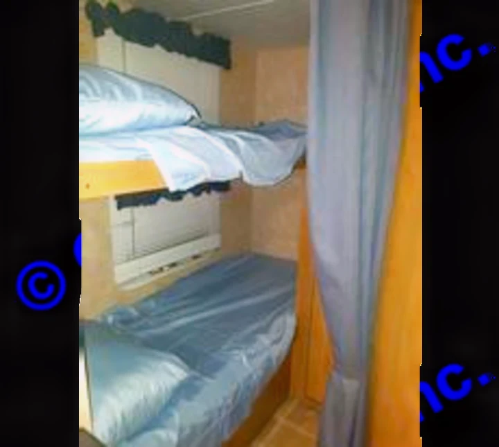 2 twin size bunk beds with privacy curtain and closet. Dutchmen Sport 2004