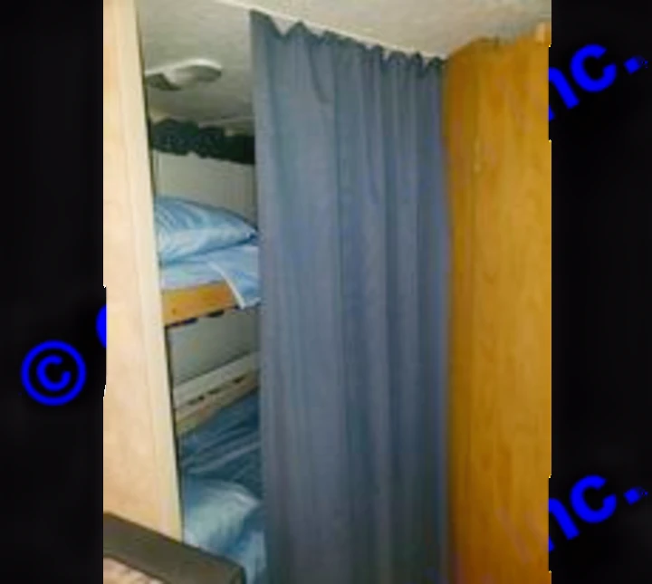 Privacy curtain for bunk beds. Dutchmen Sport 2004